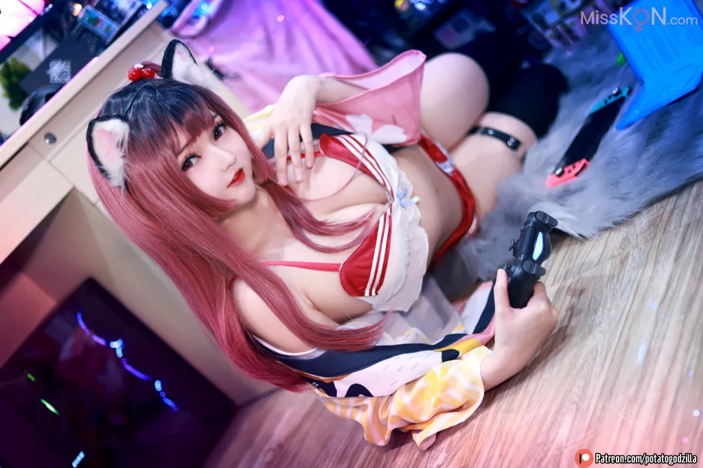 Coser@Potato Godzilla_ Weeb Girl