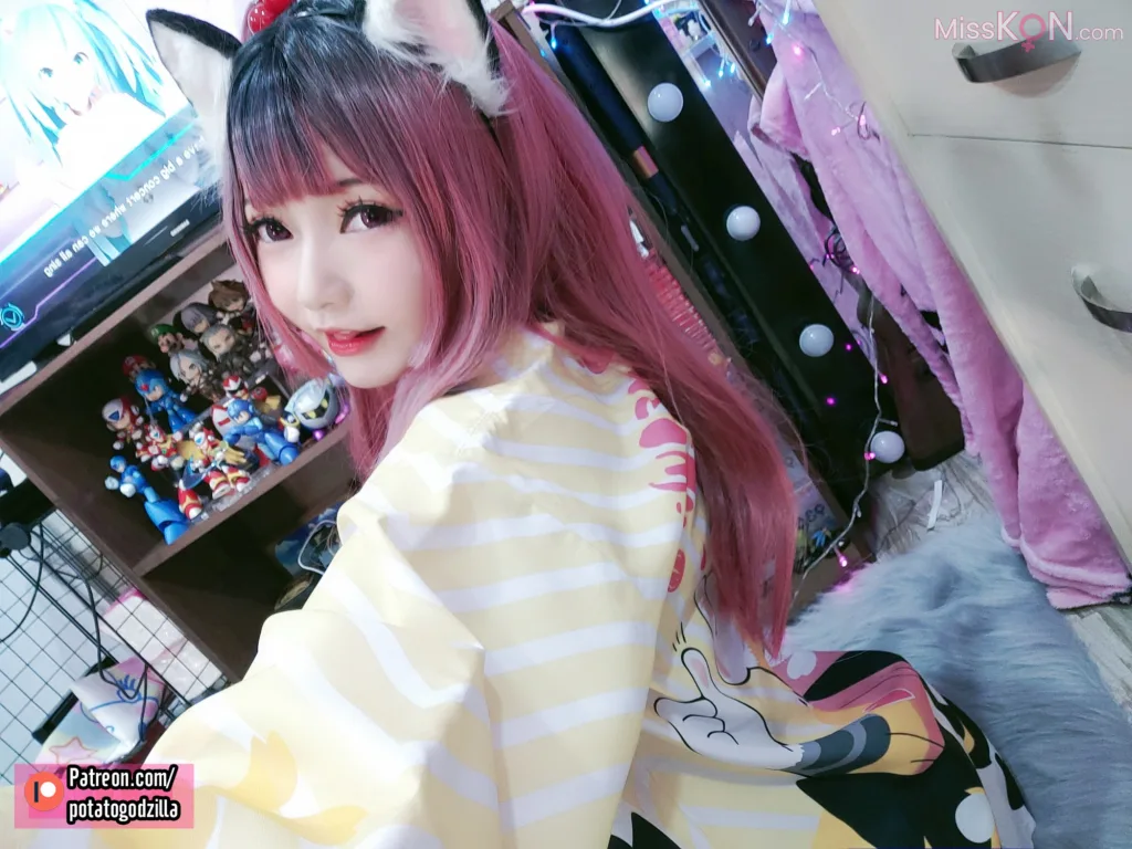 Coser@Potato Godzilla_ Weeb Girl