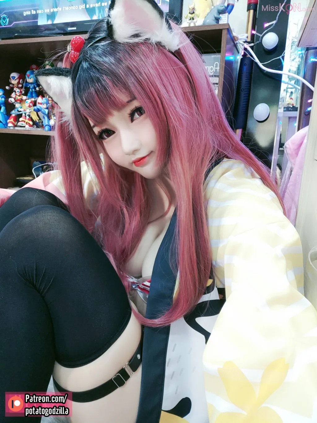 Coser@Potato Godzilla_ Weeb Girl