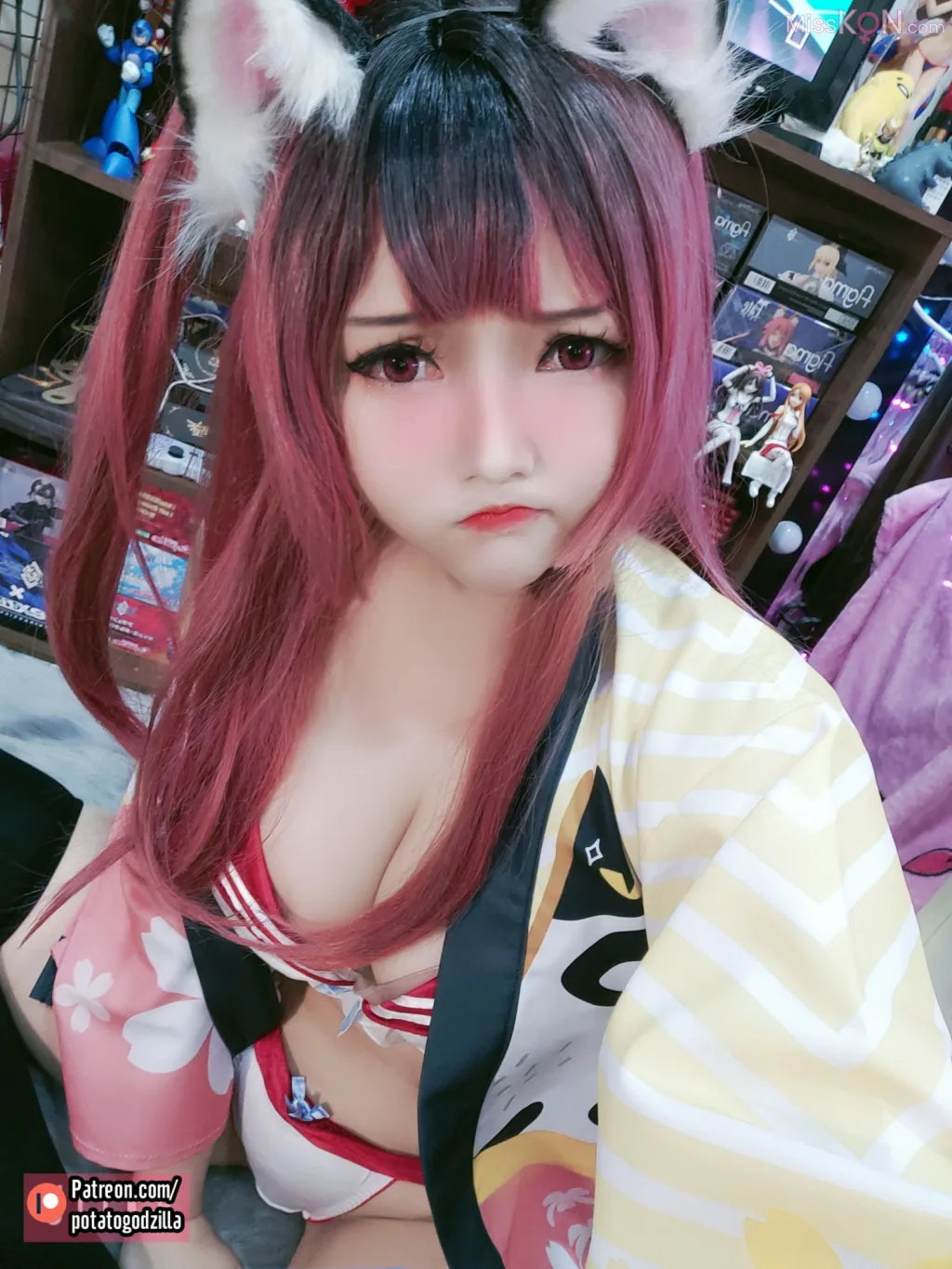 Coser@Potato Godzilla_ Weeb Girl