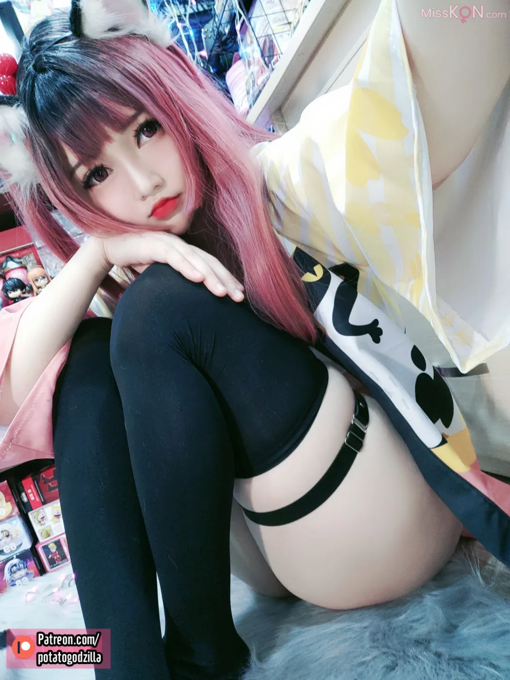 Coser@Potato Godzilla_ Weeb Girl