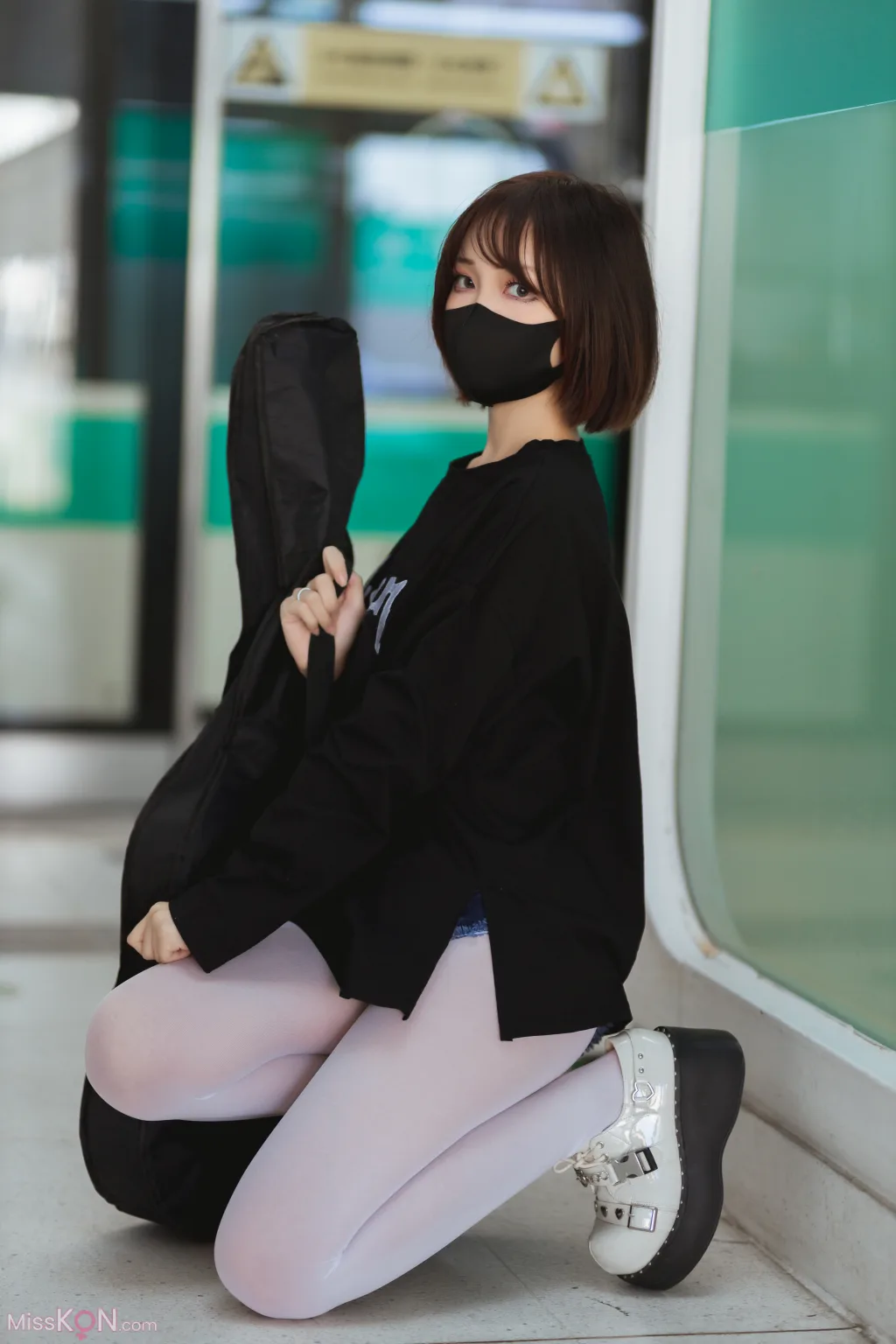 Coser@洛桑w伊梓_ 地铁吉他