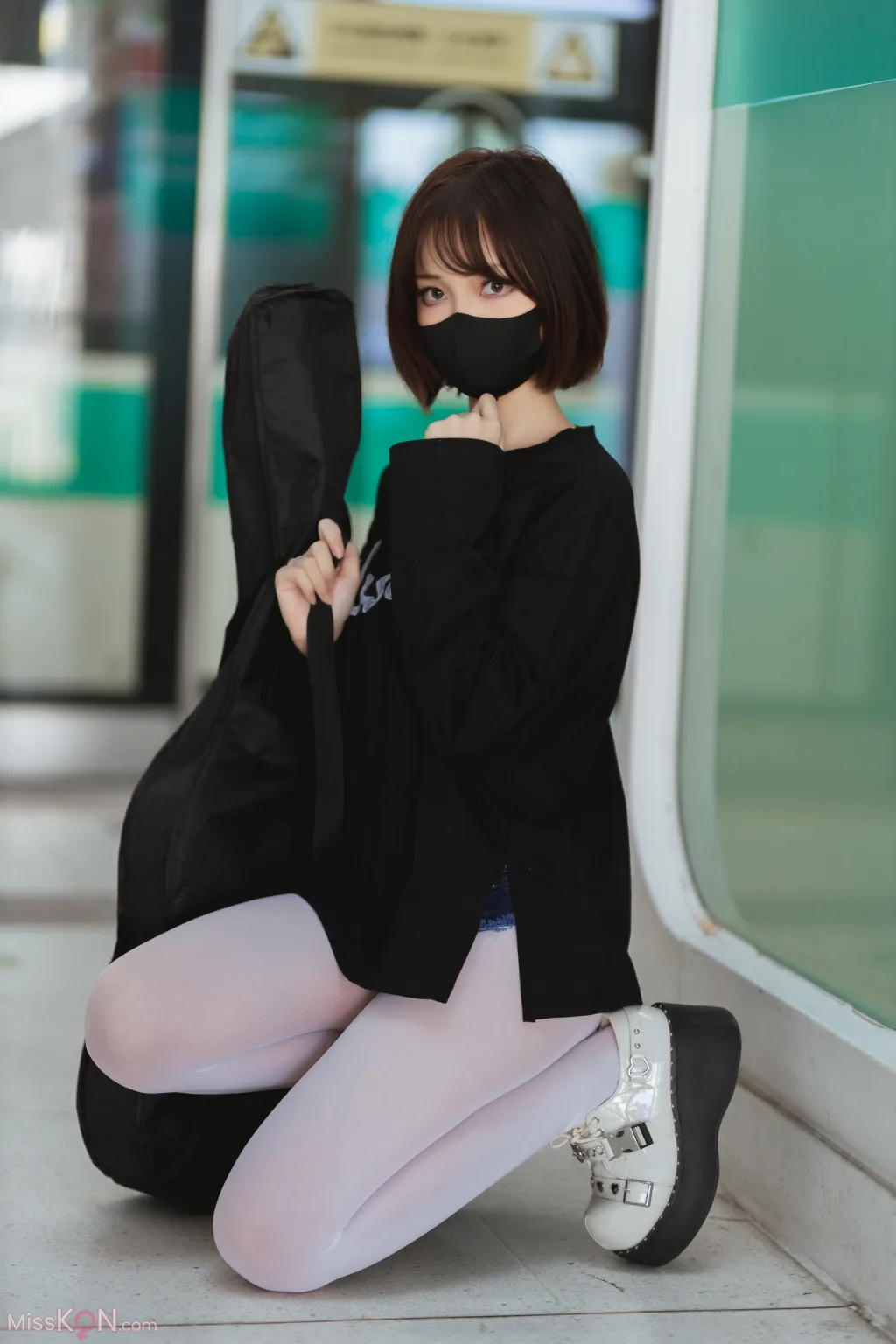 Coser@洛桑w伊梓_ 地铁吉他