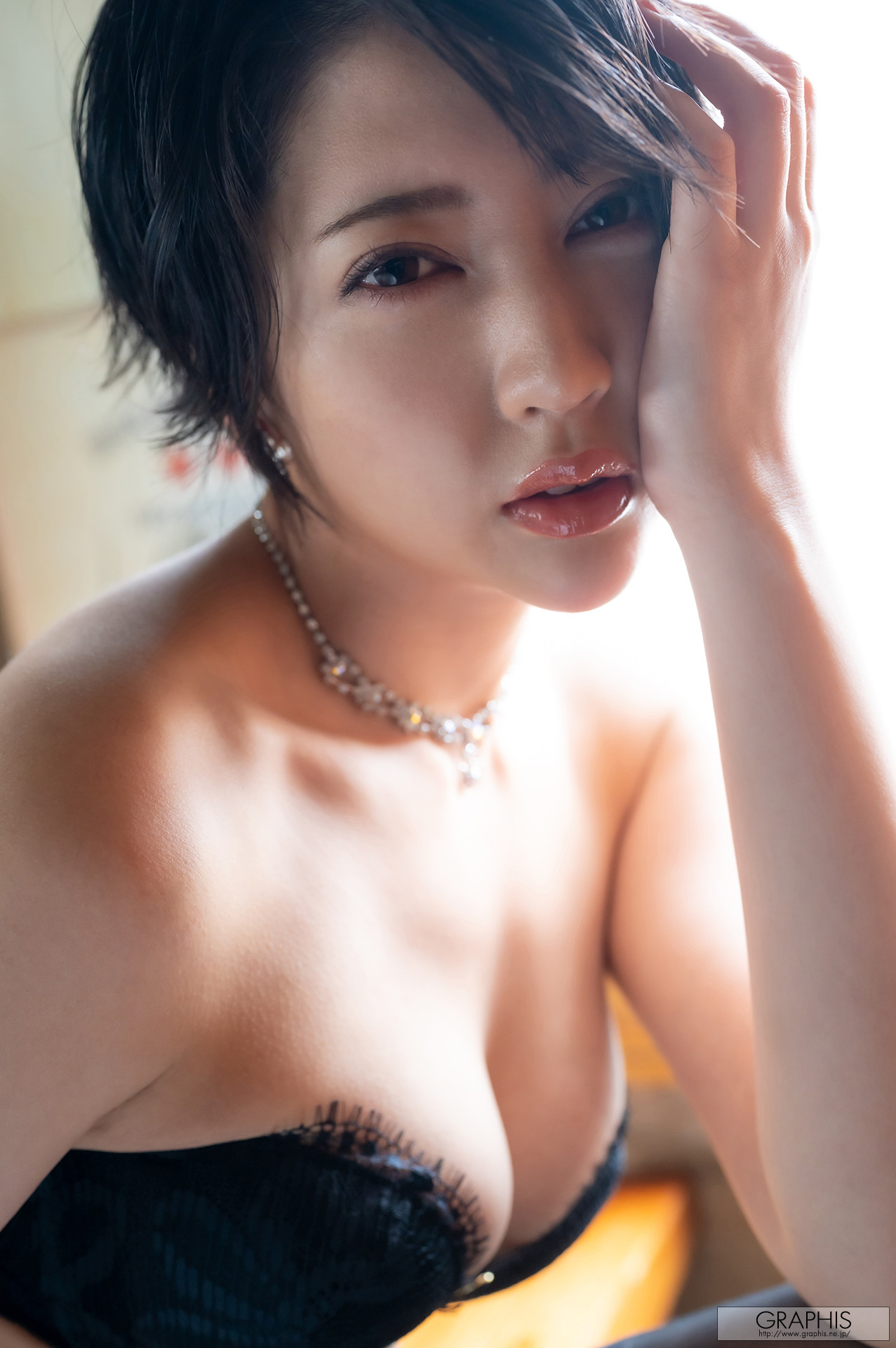 Hibiki Natsume 夏目響, [Graphis] Gals 「Modest and Mature!」 Vol.05