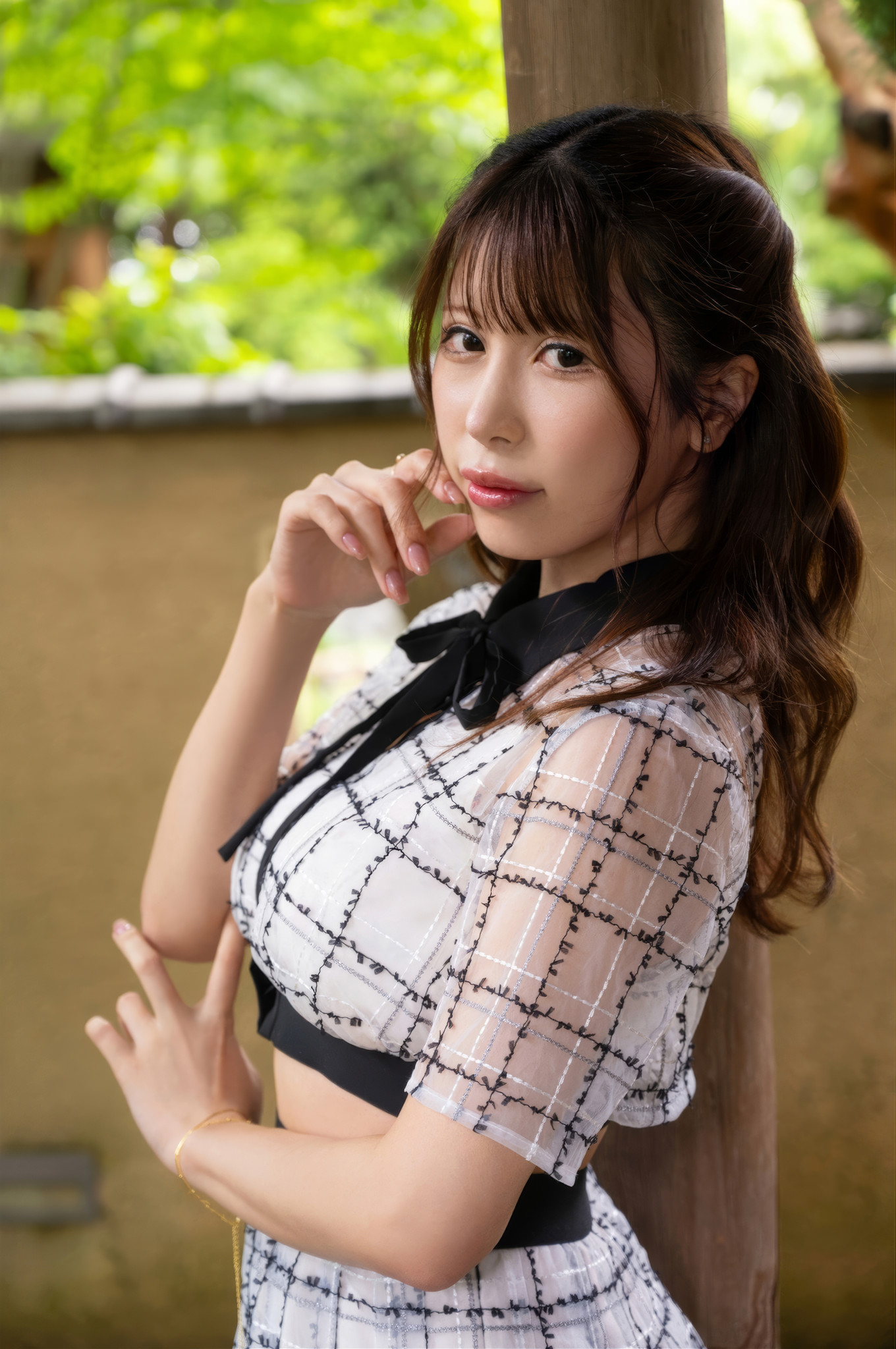 Mikuru Shiiba 有岡みう, 写真集 「木漏れ日の中で」 Set.01