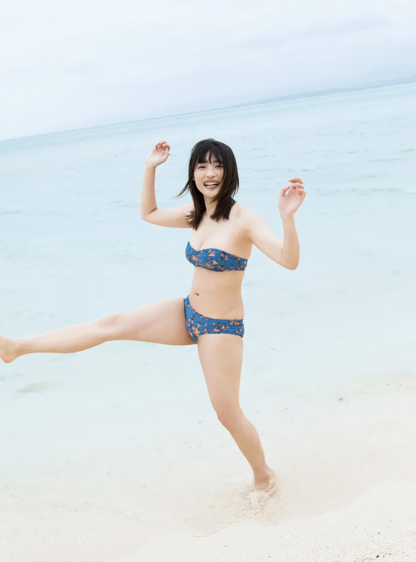 Momoka Ishida 石田桃香, 1st 写真集 [MOMOKA] Set.01