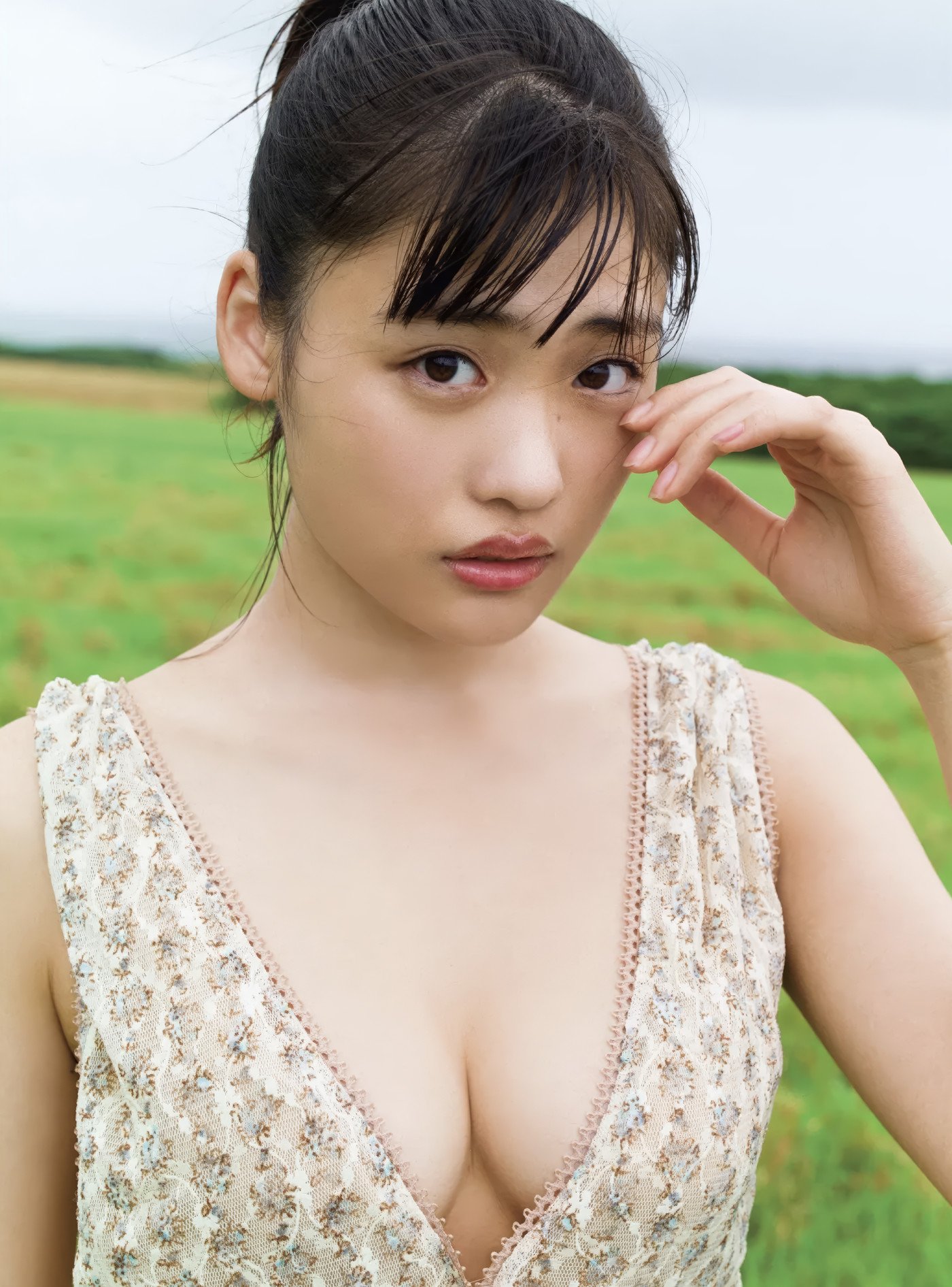 Momoka Ishida 石田桃香, 1st 写真集 [MOMOKA] Set.01