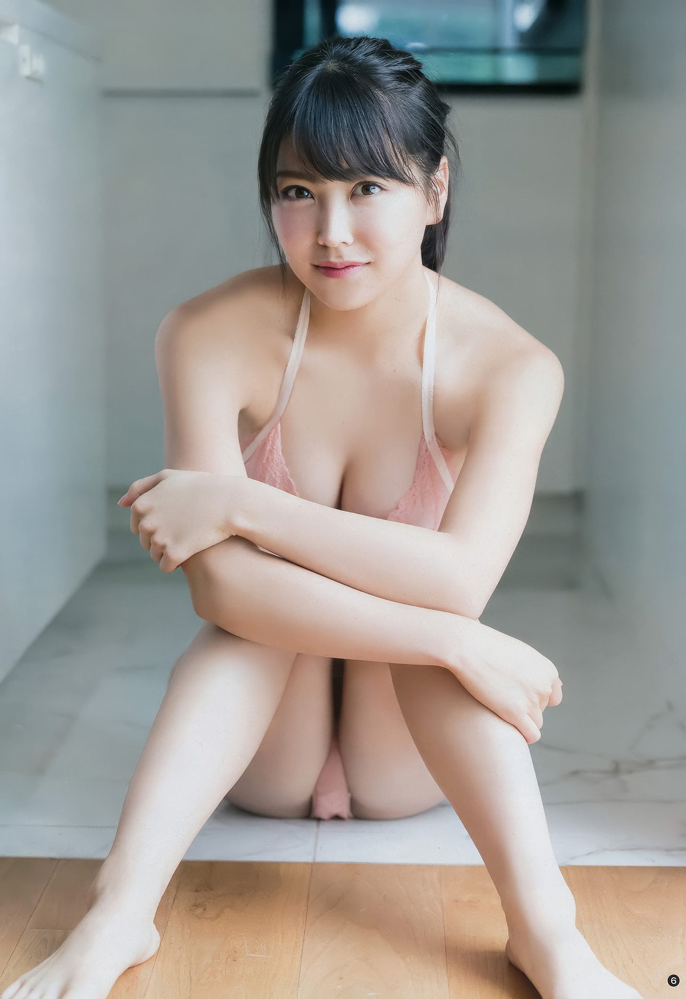 Miru Shiroma 白間美瑠, Young Champion 2017 No.22 (ヤングチャンピオン 2017年22号)