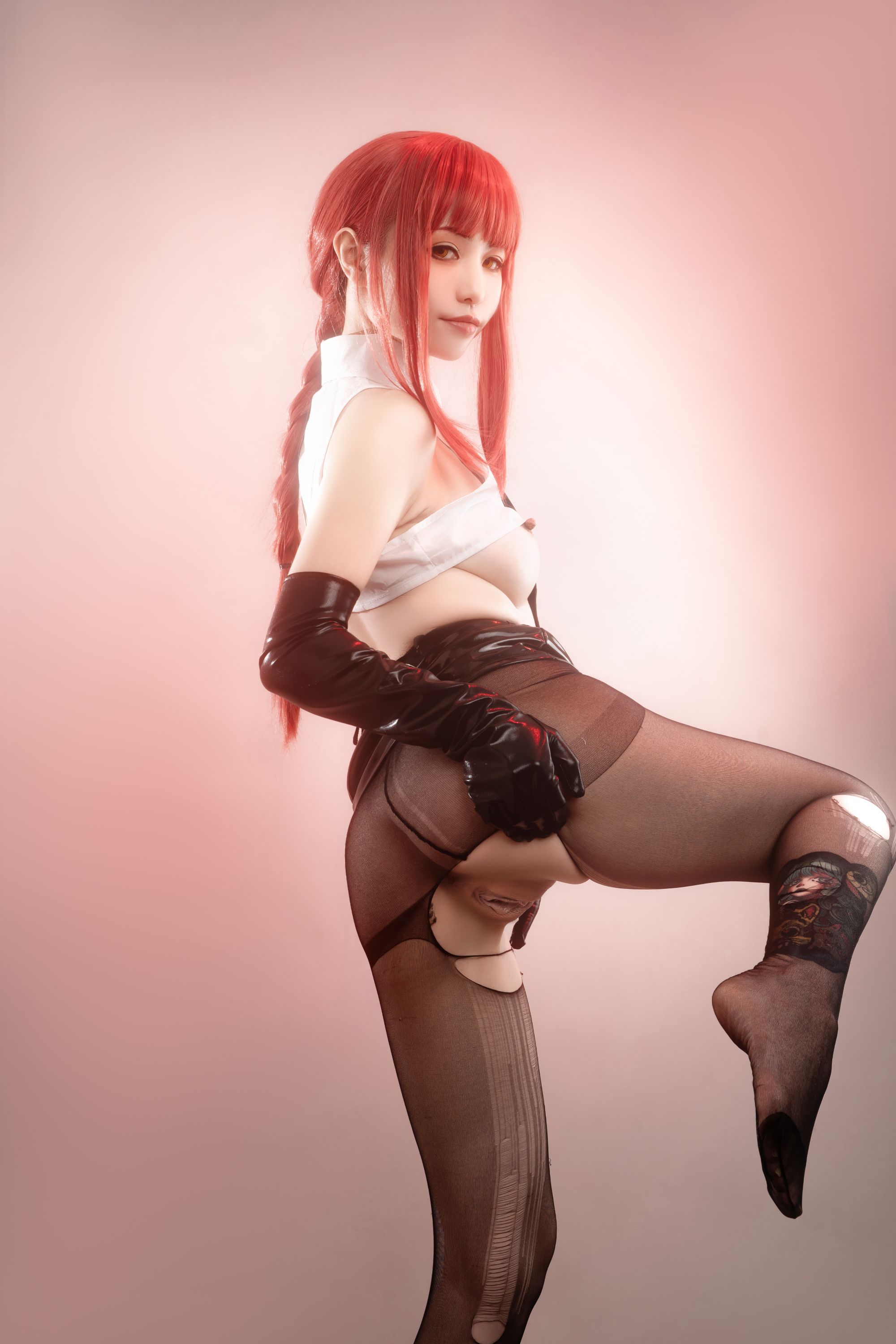 HornyCos - Red-Haired Petite Beauty Cosplays As Chainsaw Man Makima (Patreon)