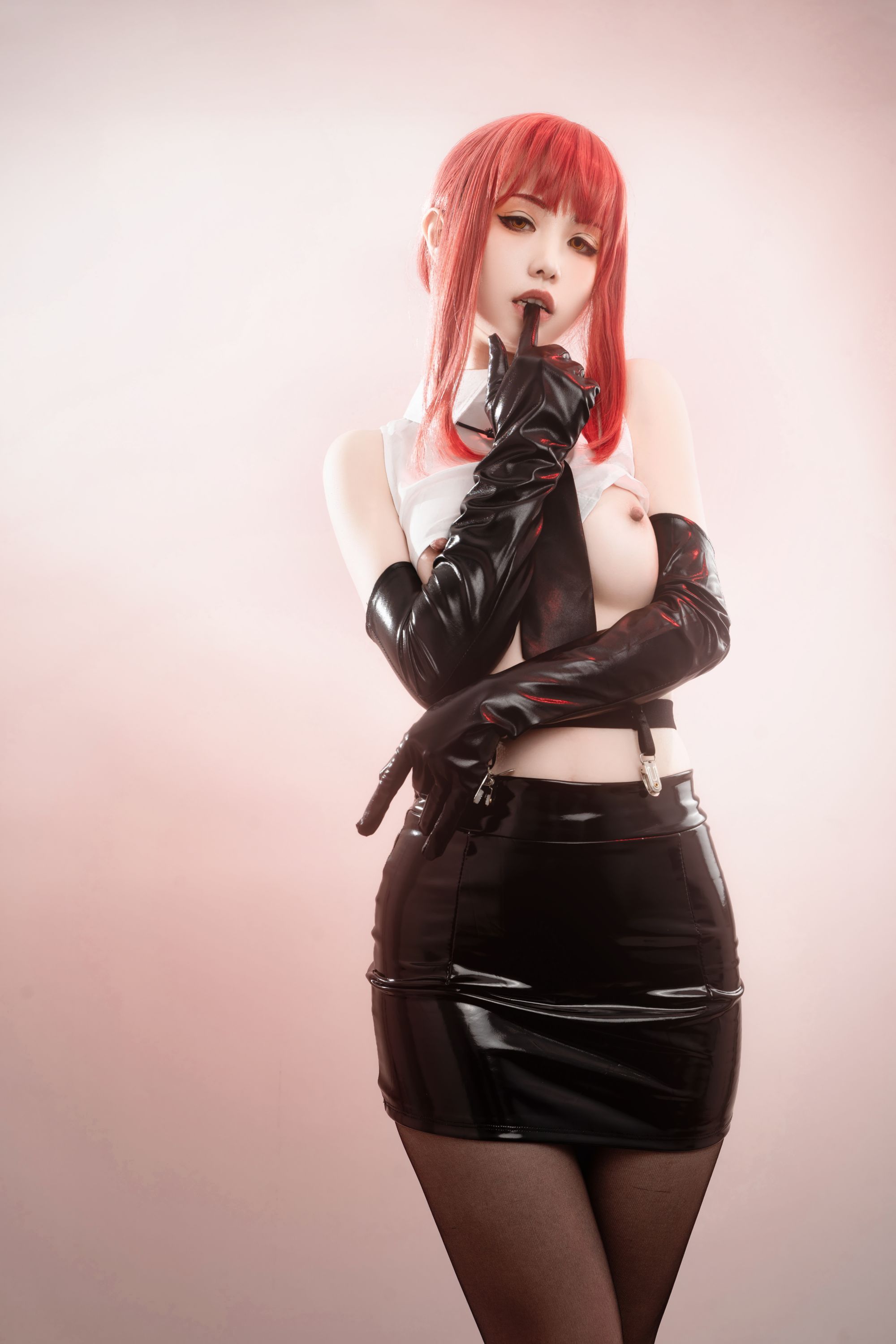 HornyCos - Red-Haired Petite Beauty Cosplays As Chainsaw Man Makima (Patreon)