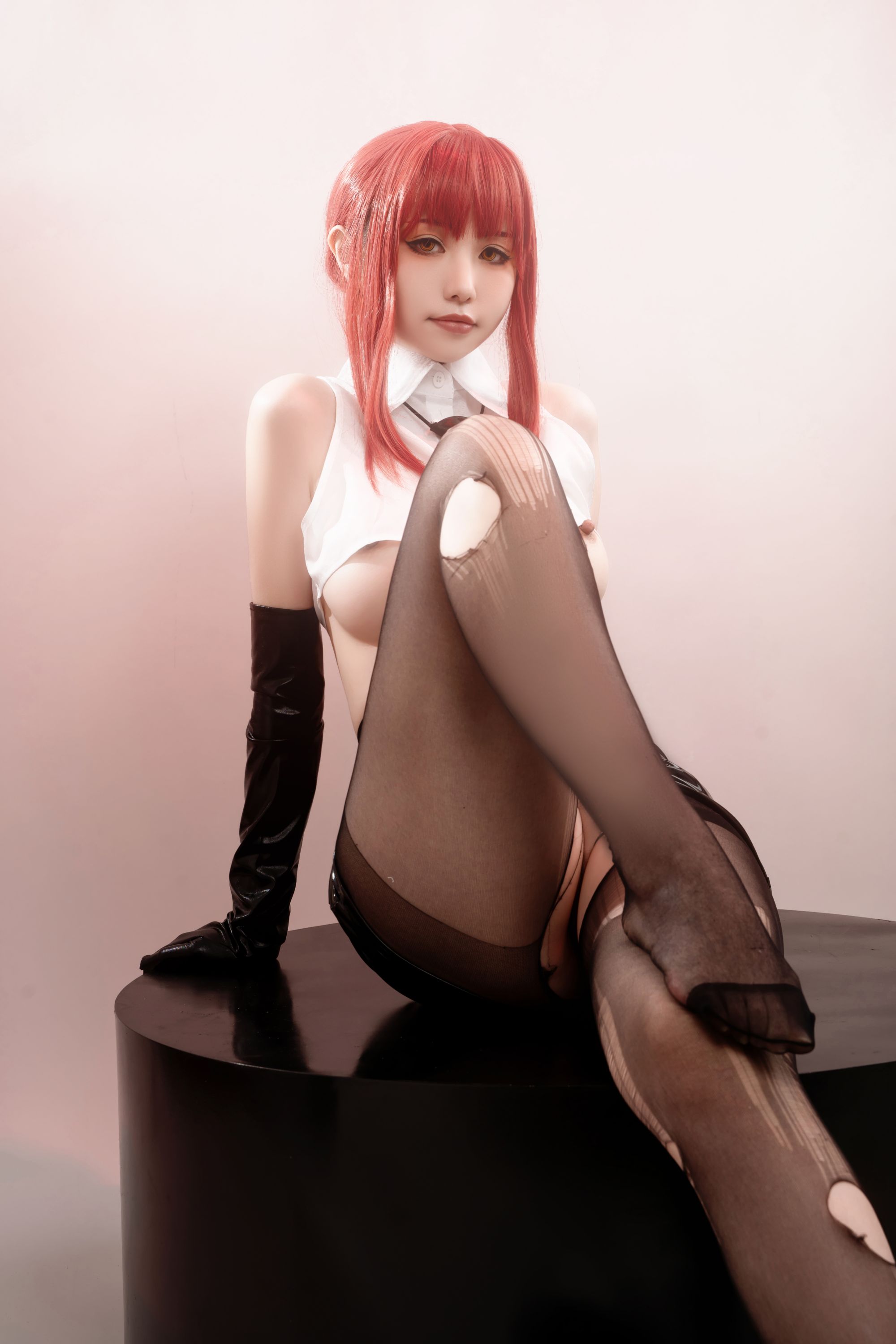 HornyCos - Red-Haired Petite Beauty Cosplays As Chainsaw Man Makima (Patreon)