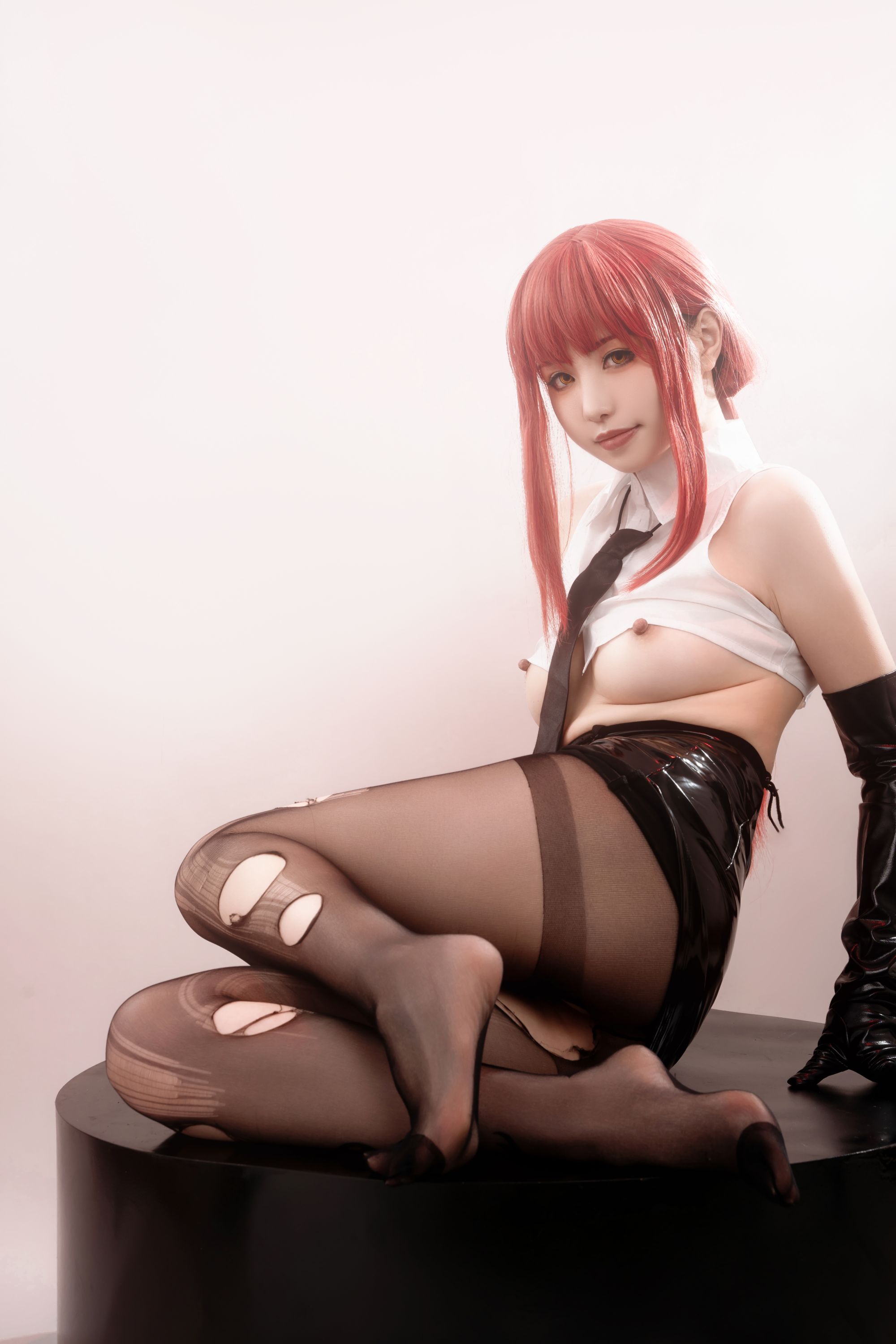 HornyCos - Red-Haired Petite Beauty Cosplays As Chainsaw Man Makima (Patreon)