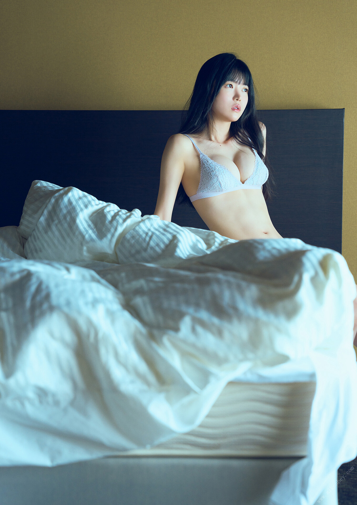 Azusa Onodera 小野寺梓, 1st 写真集 「偶像に生きる」 Set.02