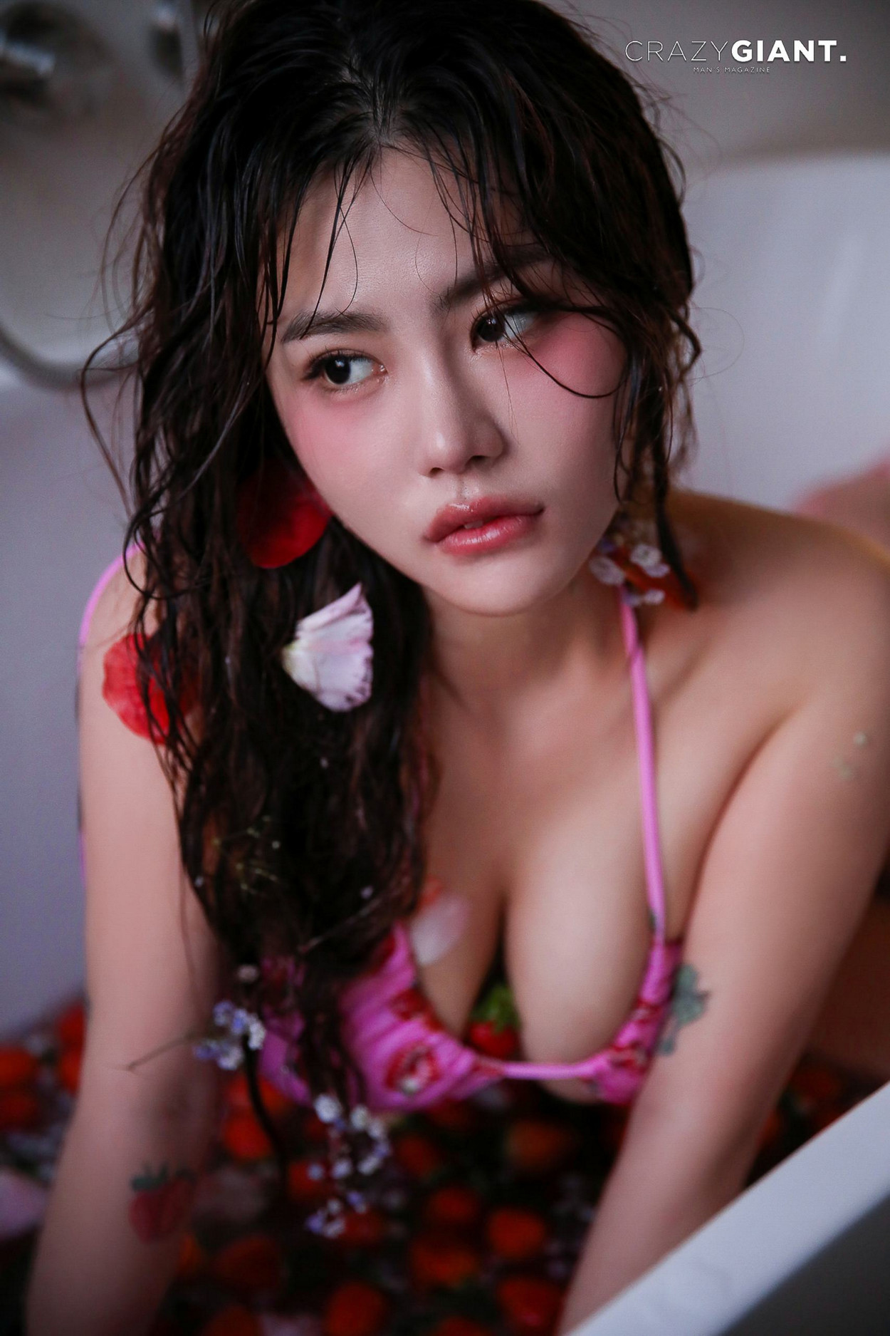 Bani 바니, CrazyGiant “Strawberry Vibes” Set.01