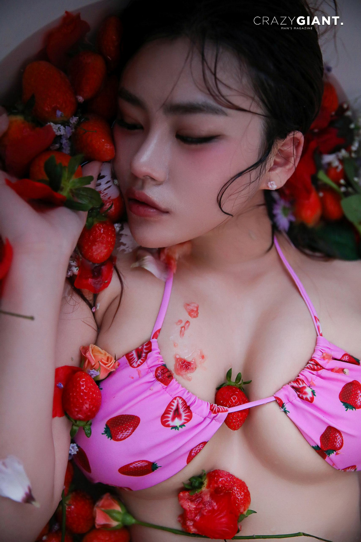 Bani 바니, CrazyGiant “Strawberry Vibes” Set.01