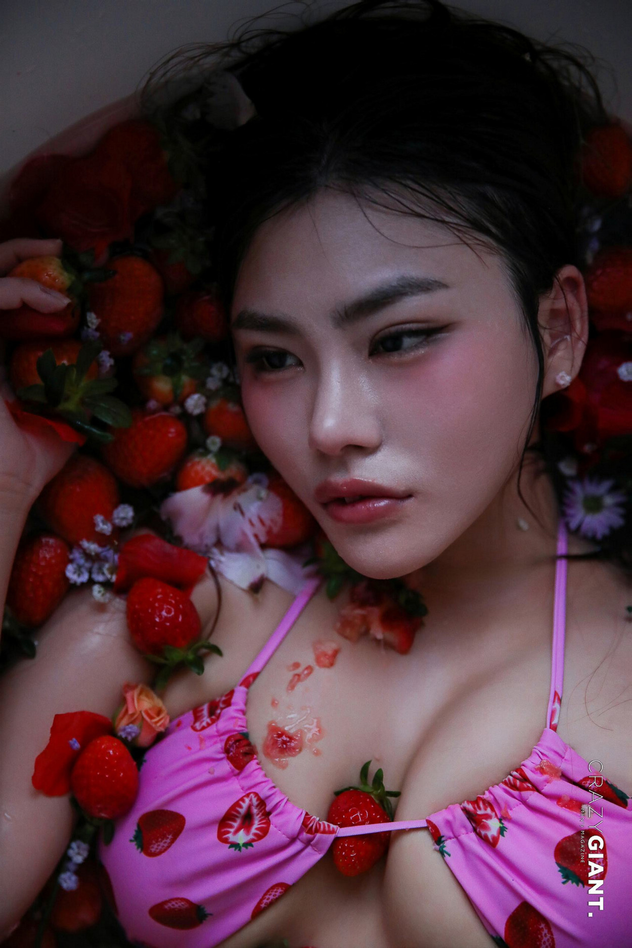 Bani 바니, CrazyGiant “Strawberry Vibes” Set.01