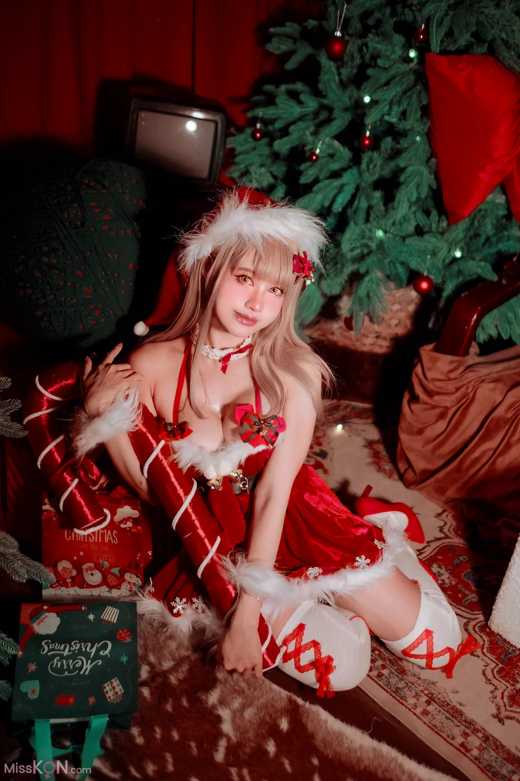 Coser@PingPing_ Emma Xmas NIKKE