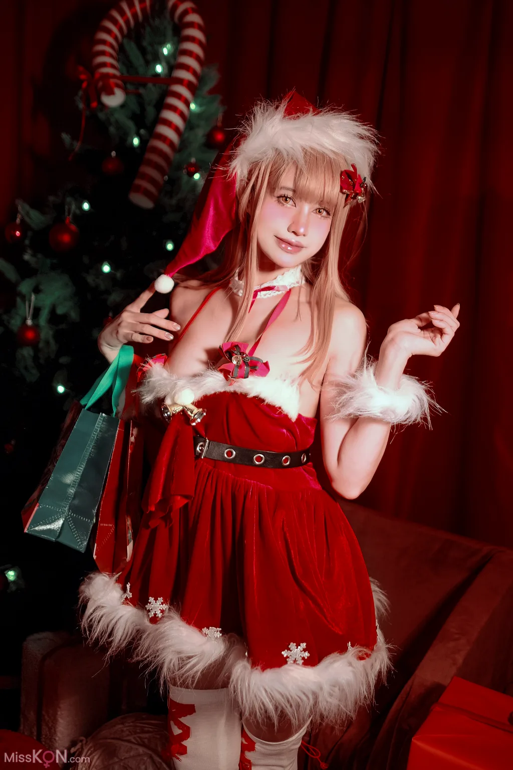 Coser@PingPing_ Emma Xmas NIKKE