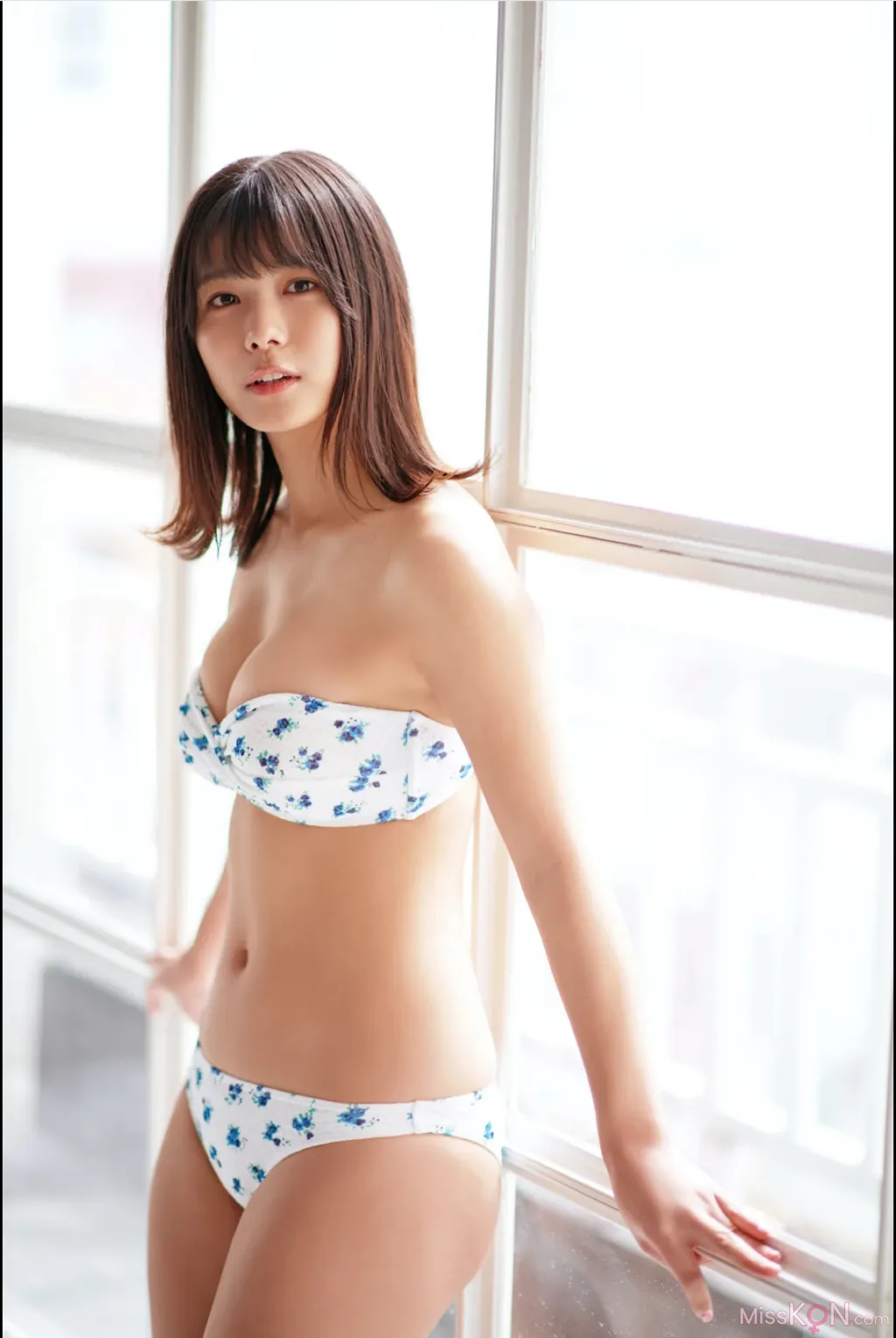 Nanami Asahi (朝日ななみ)_ 22歳の纯真ビキニ