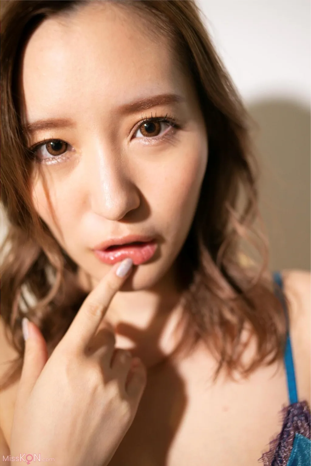 Sarina Kurokawa (黒川さりな)_ Red 006 Kurokawa Sarina 02