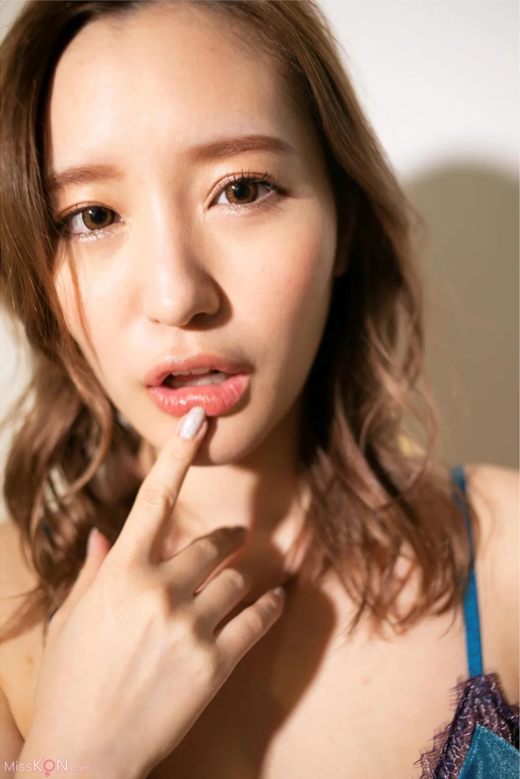 Sarina Kurokawa (黒川さりな)_ Red 006 Kurokawa Sarina 02