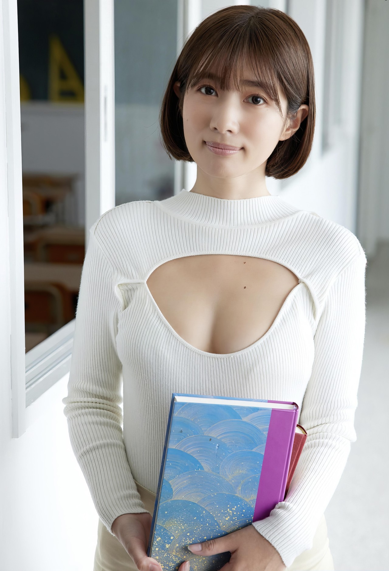 Mai Ishioka 石岡真衣, 解禁グラビア写真集 先生のこと、好きになってくれた