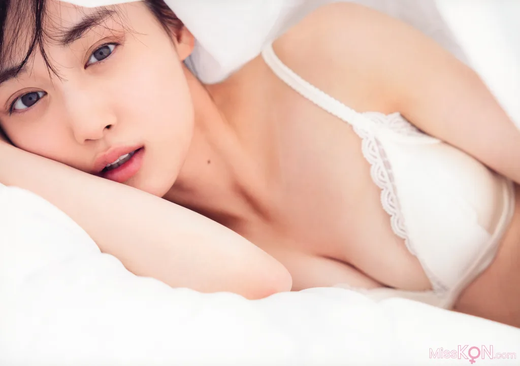 Mizuki Yamashita (山下美月)_ 乃木坂46 – 2nd写真集「ヒロイン」