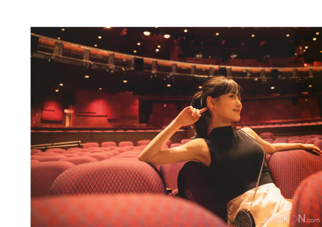 Mizuki Yamashita (山下美月)_ 乃木坂46 – 2nd写真集「ヒロイン」