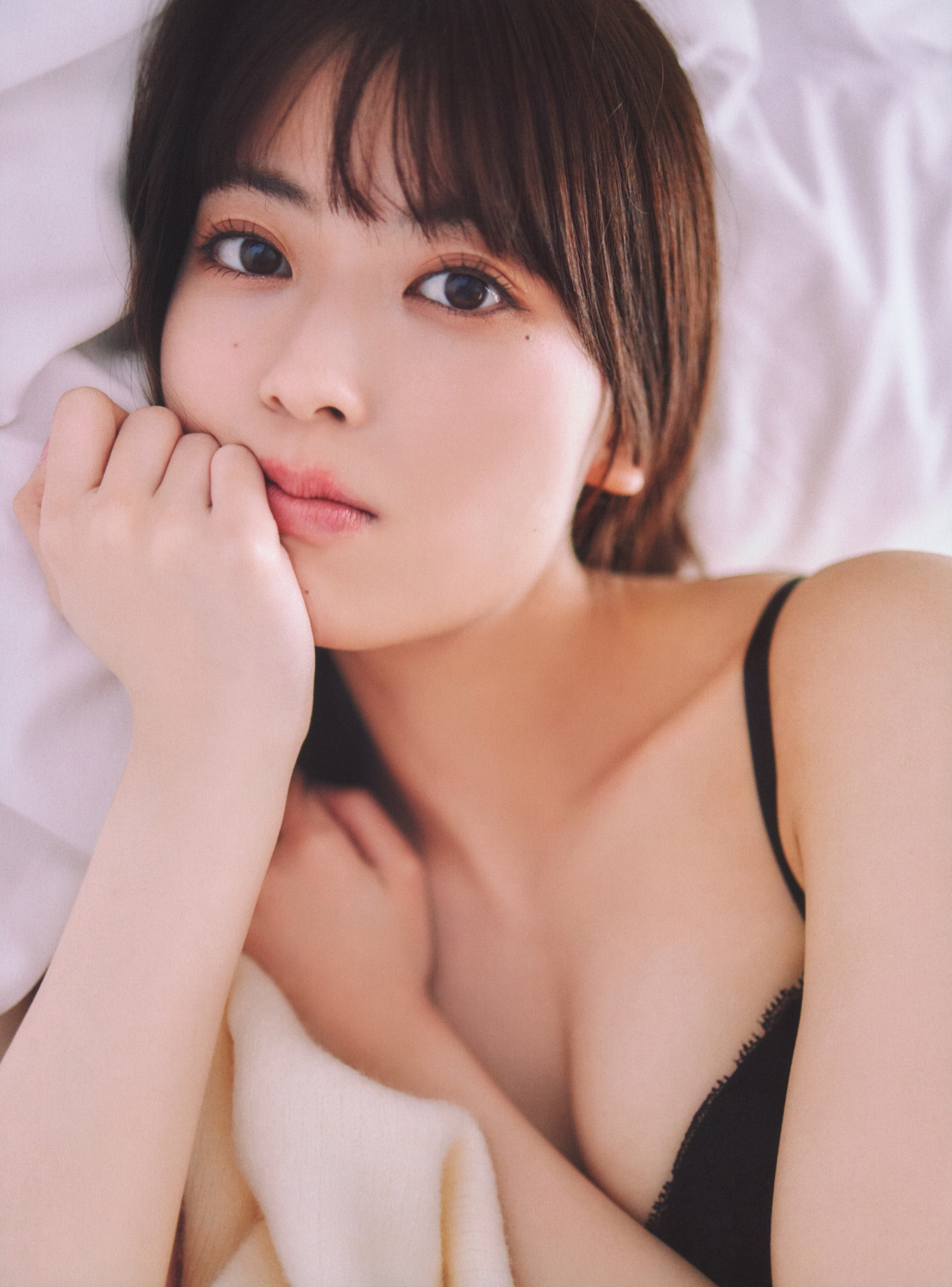 Renka Iwamoto 岩本莲加, 1st写真集 「いたずらな风」 Set.02