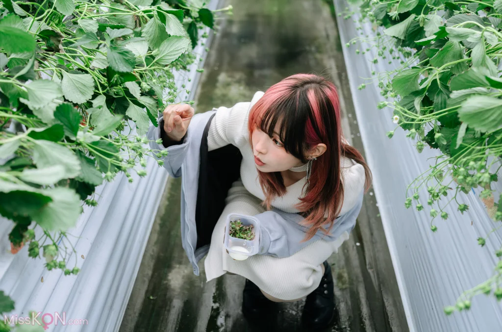 Coser@Ely_eee (ElyEE子)_ Strawberry Picking Date