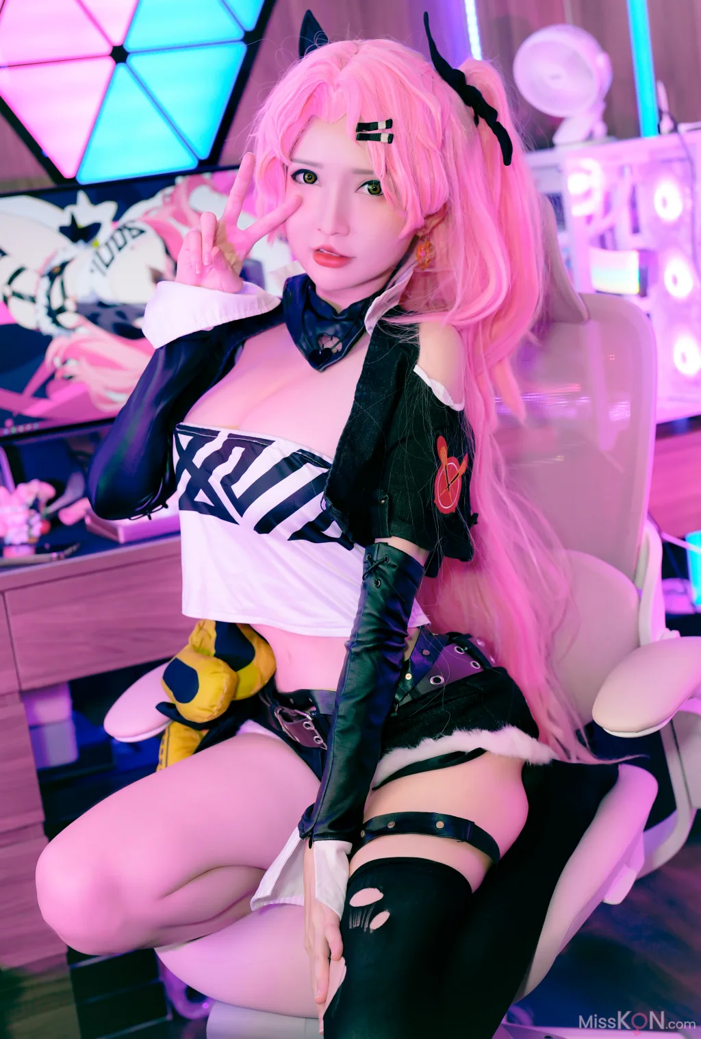 Coser@Potato Godzilla_ Nicole Zenless Zone Zero