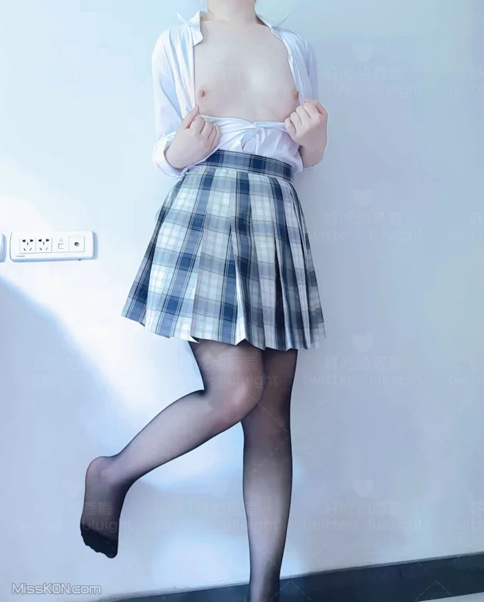 Coser@好吃的鹿鹿 & luluight_ 顶级Cos白虎萝莉 私拍福利
