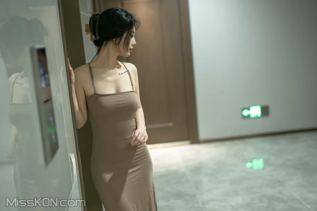 Coser@桃良阿宅_ 吊带裙(公共厕所)