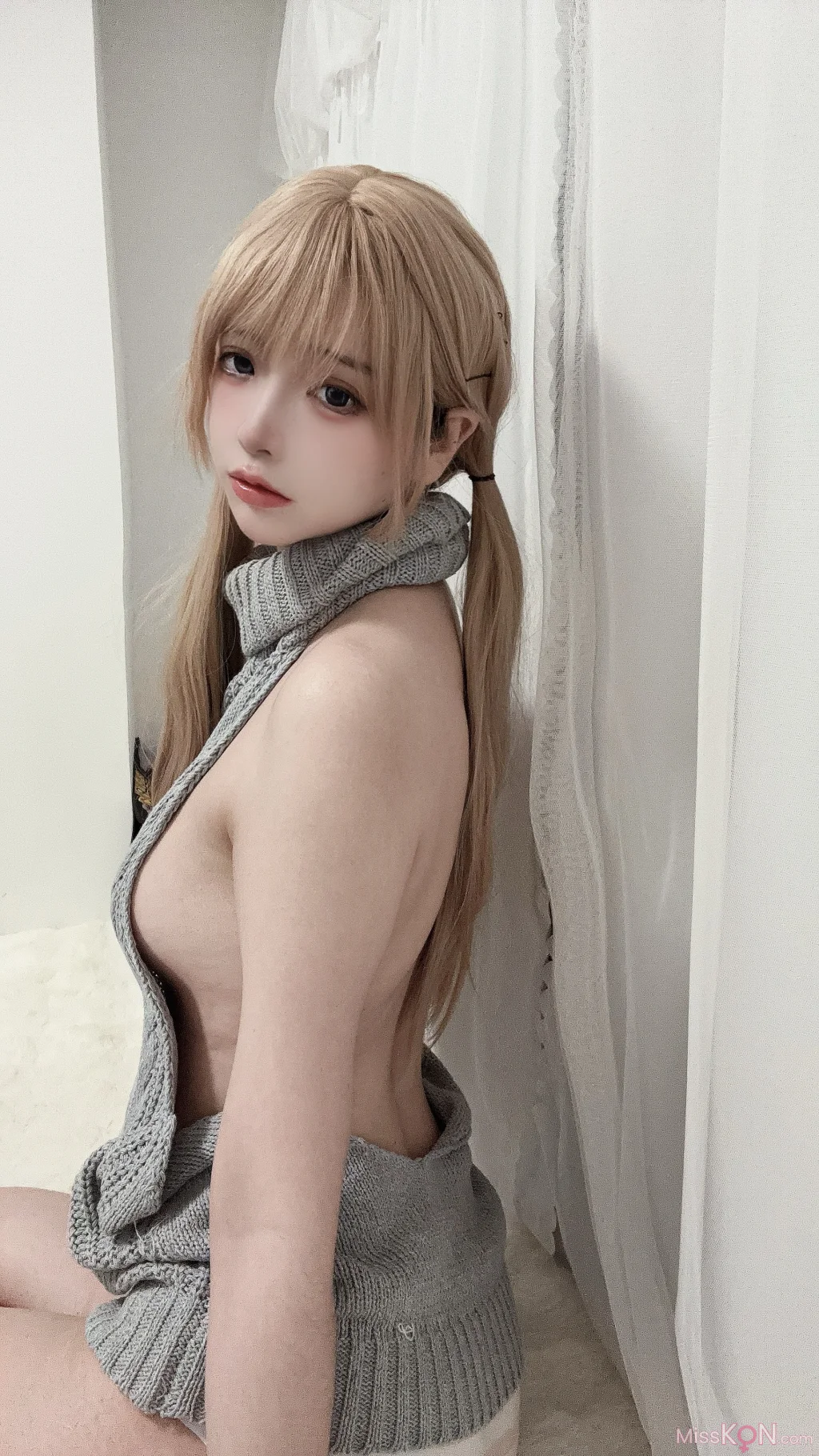 Coser@疯猫ss_ 露背毛衣