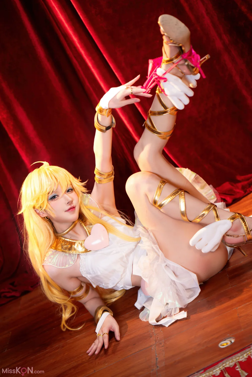 Coser@阿包也是兔娘 & 苏苏苏Sofia_ 吊带袜天使