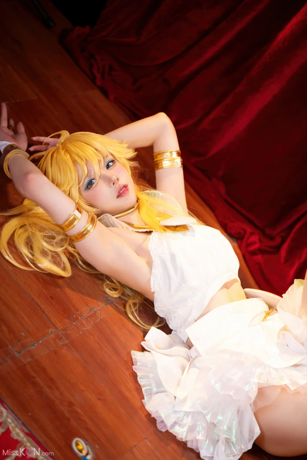 Coser@阿包也是兔娘 & 苏苏苏Sofia_ 吊带袜天使