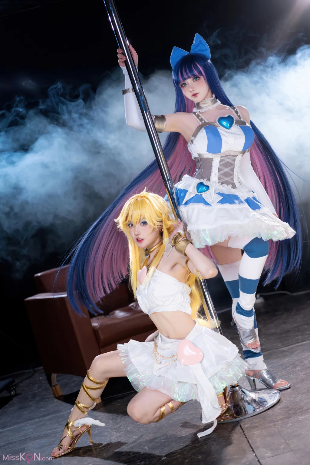Coser@阿包也是兔娘 & 苏苏苏Sofia_ 吊带袜天使