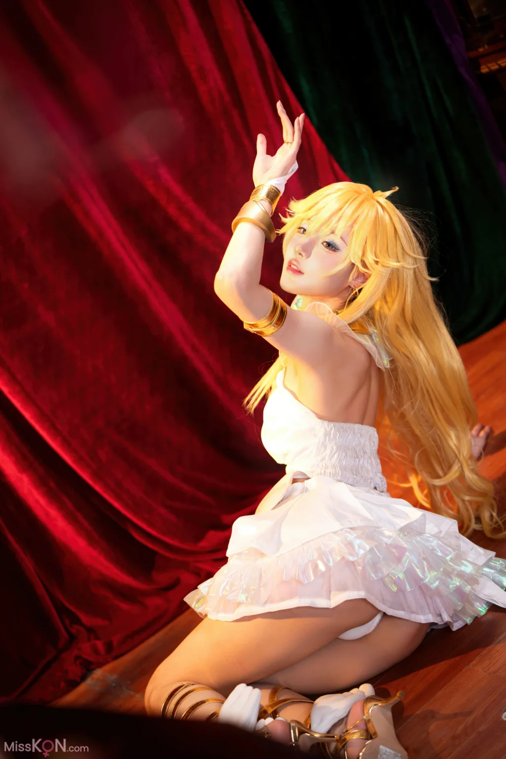 Coser@阿包也是兔娘 & 苏苏苏Sofia_ 吊带袜天使
