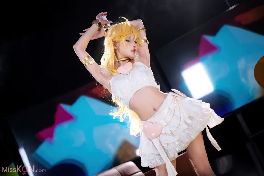 Coser@阿包也是兔娘 & 苏苏苏Sofia_ 吊带袜天使