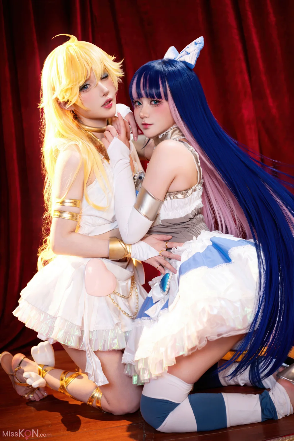 Coser@阿包也是兔娘 & 苏苏苏Sofia_ 吊带袜天使