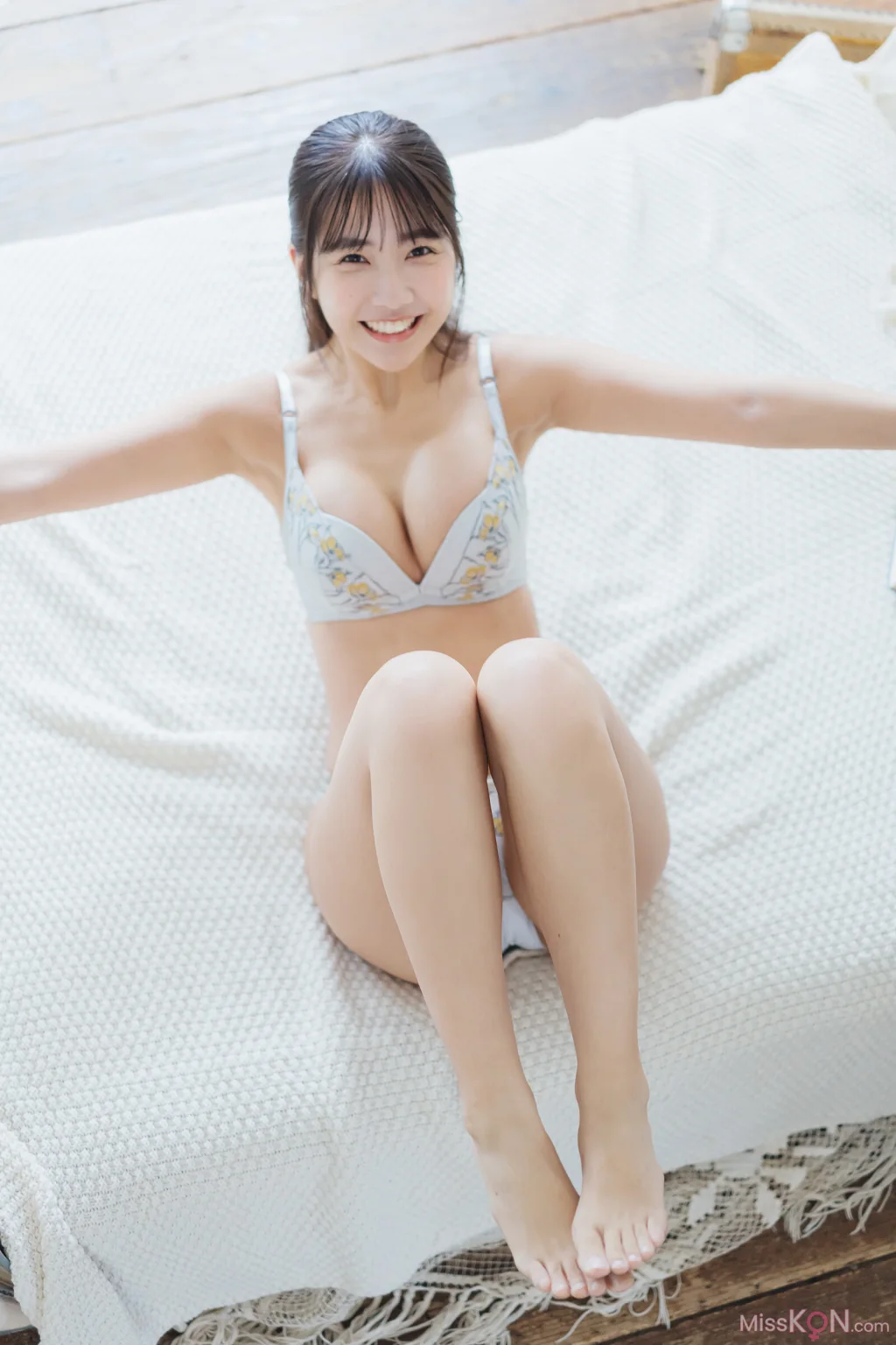 Amau Kisumi (天羽希純)_ こっち見ていいよ
