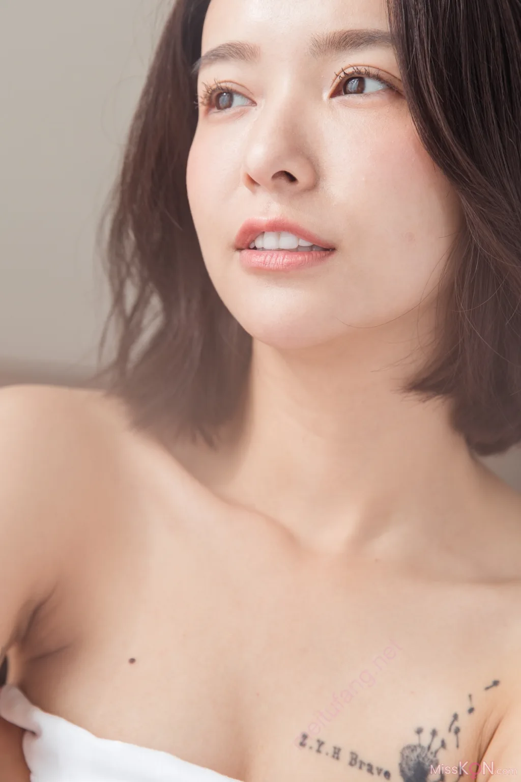 Kimi Chang (禾羽)_ 雙人寫真弓長牙佳涵+香