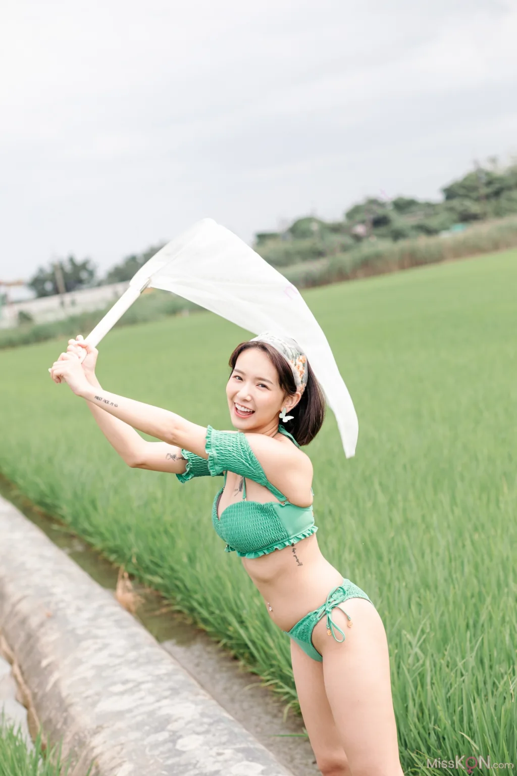 Kimi Chang (禾羽)_ 雙人寫真弓長牙佳涵+香