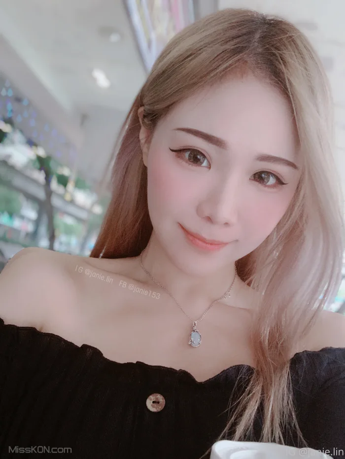 [OF] JANiE 泥泥_ 北捷手扶梯驚現爆乳妹「超大尺寸」緩緩上升，男性旅客塞爆「泥泥學姐大膽自拍」