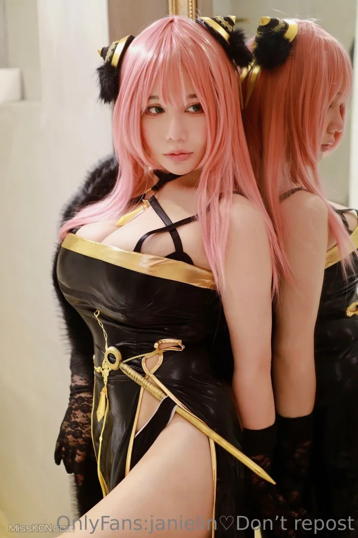 [OF] JANiE 泥泥_ 北捷手扶梯驚現爆乳妹「超大尺寸」緩緩上升，男性旅客塞爆「泥泥學姐大膽自拍」