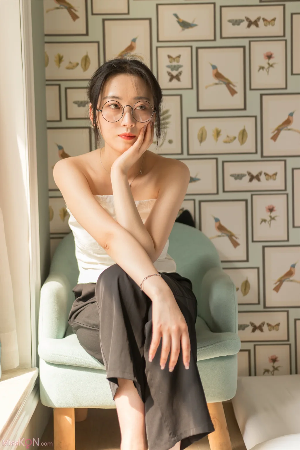 [Private Photoshoot] PKG眼镜娘_ S级女神 阳光与思绪的温柔对话