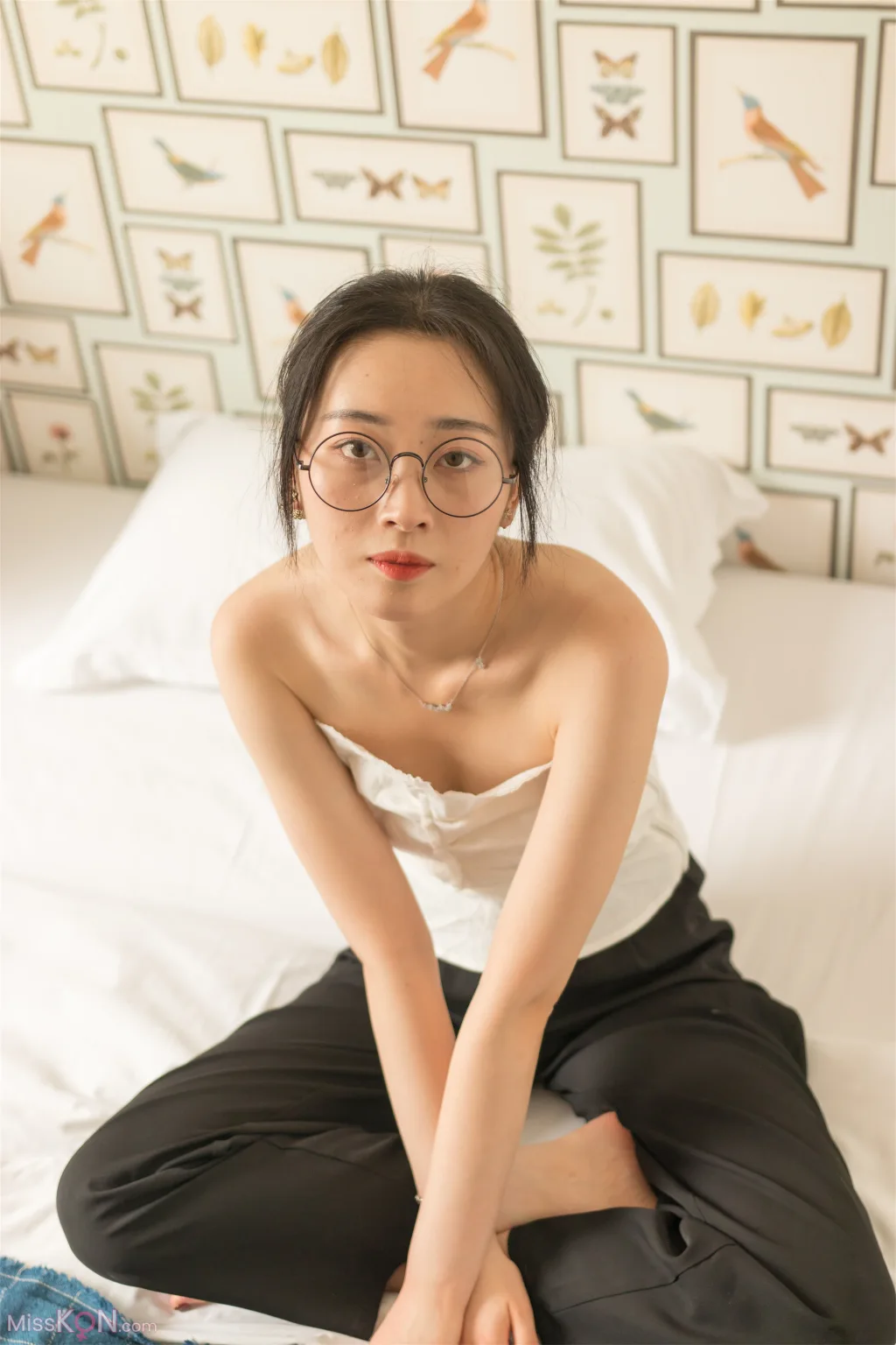 [Private Photoshoot] PKG眼镜娘_ S级女神 阳光与思绪的温柔对话