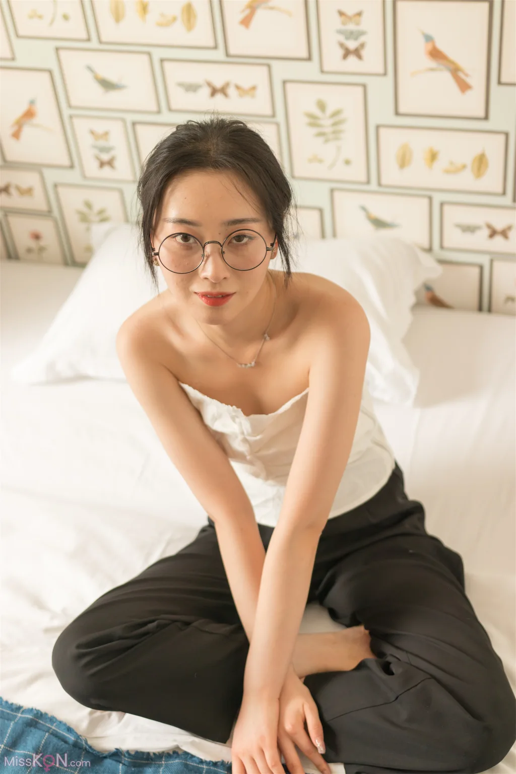 [Private Photoshoot] PKG眼镜娘_ S级女神 阳光与思绪的温柔对话
