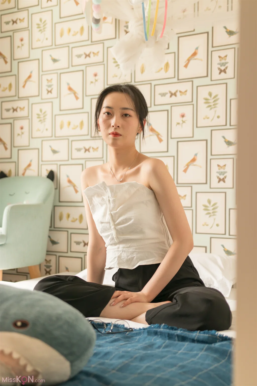 [Private Photoshoot] PKG眼镜娘_ S级女神 阳光与思绪的温柔对话