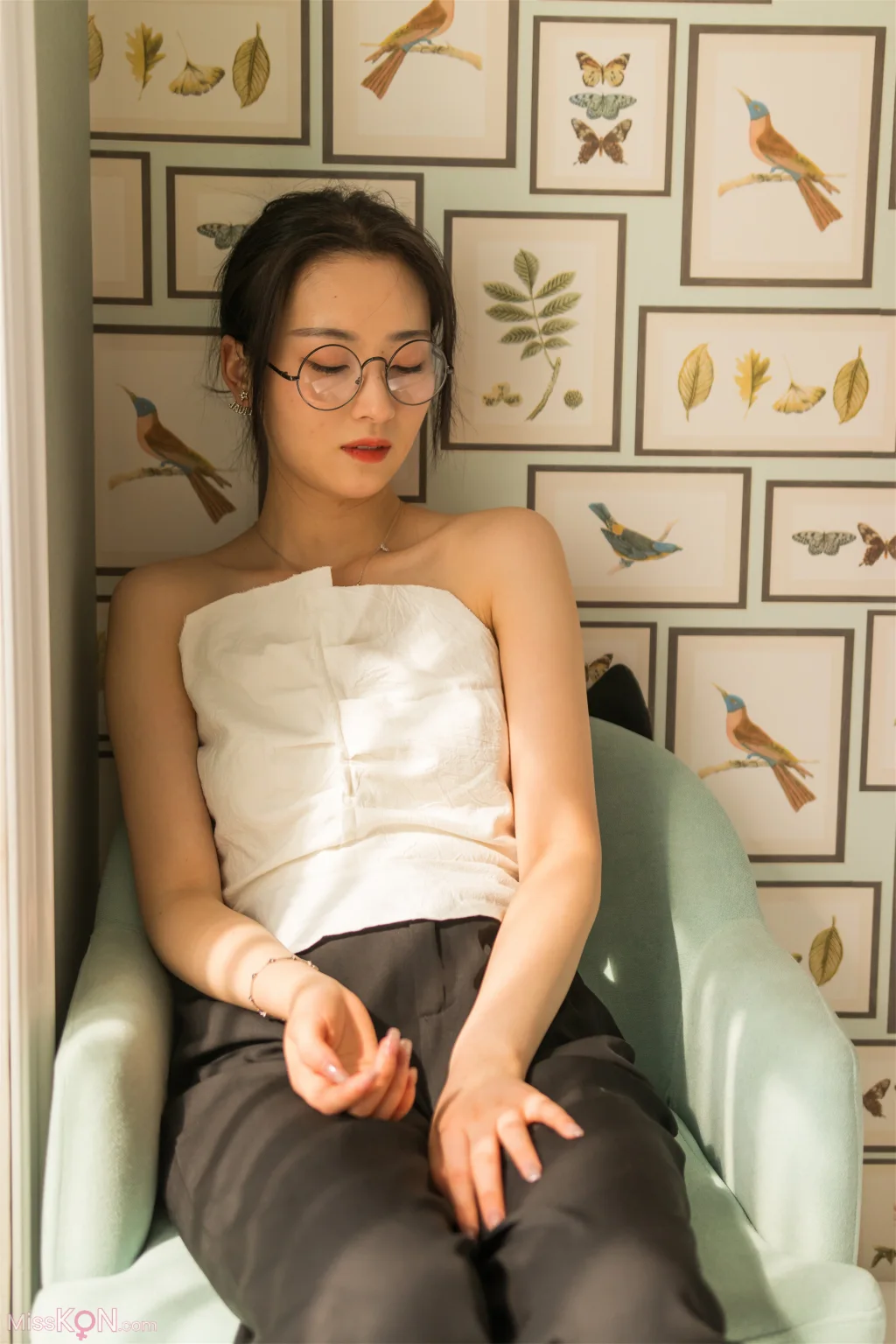 [Private Photoshoot] PKG眼镜娘_ S级女神 阳光与思绪的温柔对话